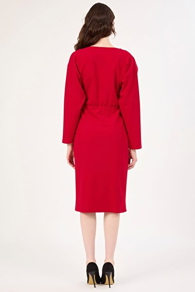 FEVER V yakalı yılan derisi efekti kemerli elbise