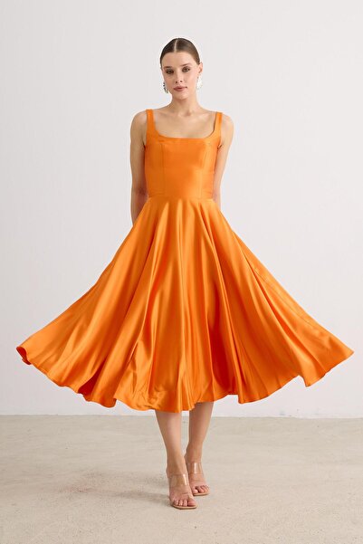 Carmen Orange Sırt Dekolteli Midi Saten Abiye Elbise