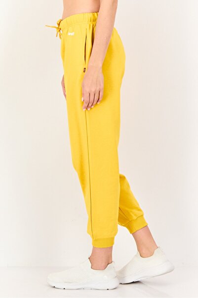 Levi's Women Regular Fit Solid Jogger Pants, Yellow