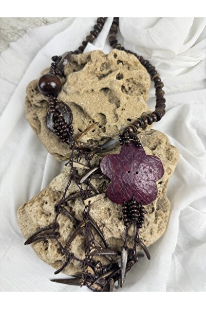 SEDEF TAKI Ahşap çiçekli işlemeli bohem kolye