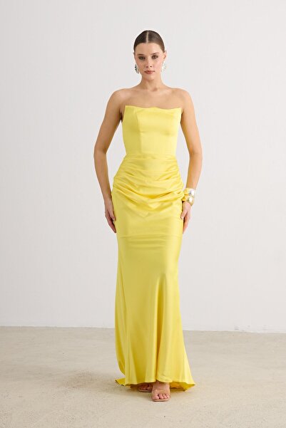 Carmen Sarı Straplez Uzun Saten Abiye Elbise