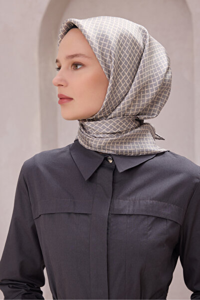 Belli وشاح حريري بنمط الزهور 4203D01 32