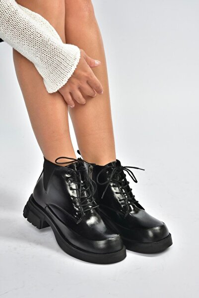 Fox Shoes V312400309 Siyah Kalın Tabanlı Bağcıklı Kadın Bot