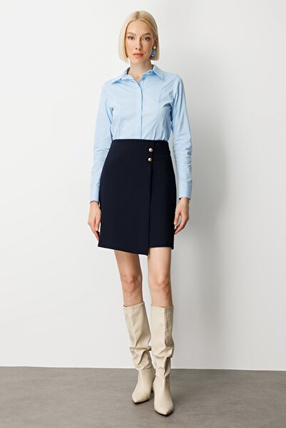 Ekol Asimetrik Kesim Süs Düğmeli Mini Etek