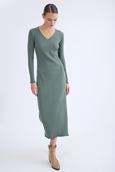 Vitrin Φόρεμα με μακρύ μανίκι με λαιμόκοψη σε σχήμα V