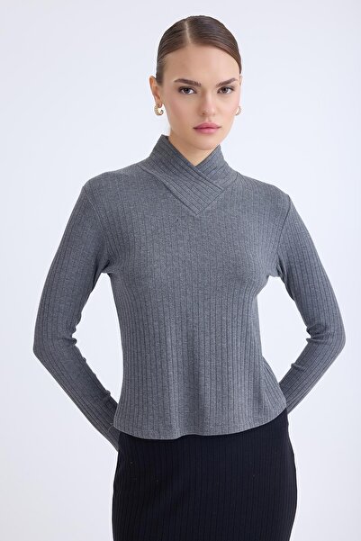 Vitrin Μπλούζα με μακριά μανίκια με λεπτομέρεια από ύφασμα με κορδόνια στο μπ...