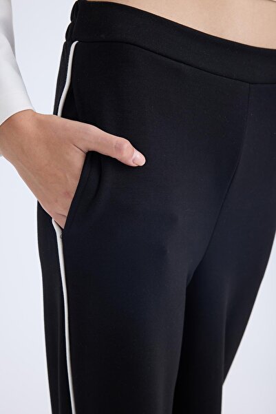 Vitrin Beli Lastikli Yanı Şeritli Eşofman Pantolon