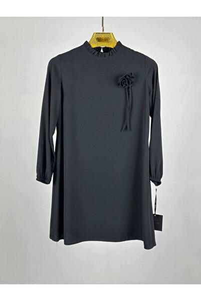 Haya تونيك مزين ببروش على شكل وردة