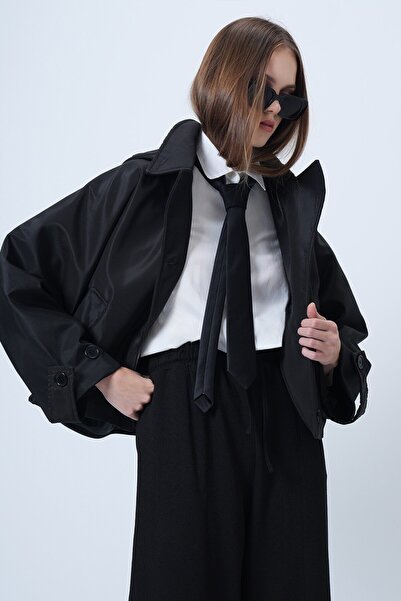 VAGGON Women's Black Double Pocket Button Closure Short Trench Coat Vs01307