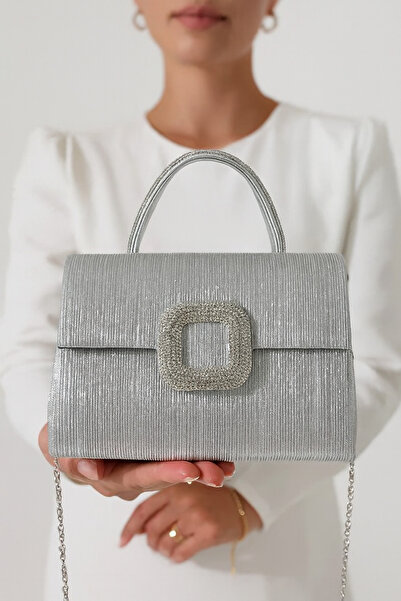 Çanta Trend Rochie de seară pentru femei de dimensiuni mici argintie - geantă de umăr cu o singură compartimentă, cu accesorii argintii și curea de mână și lanț