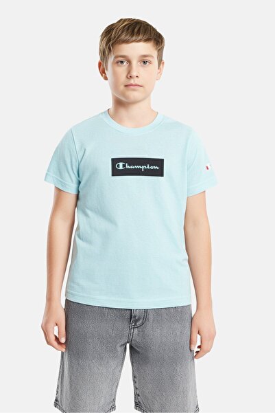 Champion تي شيرت خارجي بأكمام قصيرة وشعار العلامة التجارية للأولاد من Kids Bo...