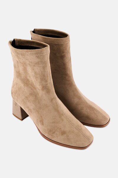 Steve Madden حذاء نسائي بكعب عالٍ بسحاب للإغلاق، لون بني