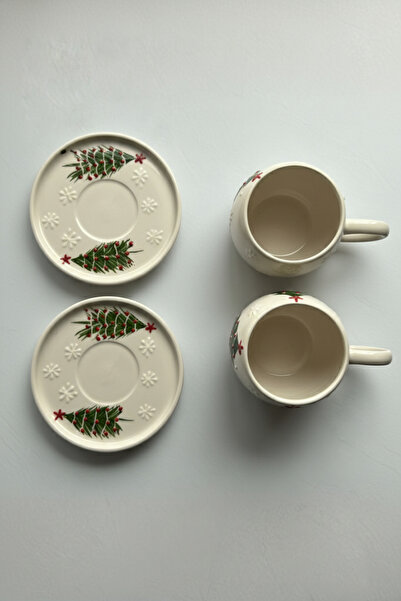 Home Yılbaşı Çam Ağacı Kabartmalı 2’li El Yapımı Ece Tabaklı Kupa Takımı– Kahve & Çay Fincanı Mug