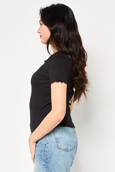 Levi's Women Crew Neck Short Sleeve Plain T-shirt, Black