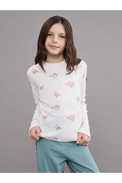 LC Waikiki Μοντέρνα προϊόντα από το Freezen Store |   Μπλουζάκι για κορίτσια με λουλούδια με λαιμόκοψη