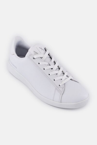 Armani Exchange حذاء رياضي نسائي دانتيل من AX، أبيض