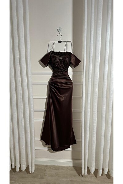 EVENTTANA Embroidered bodice dress with an eventana neckline