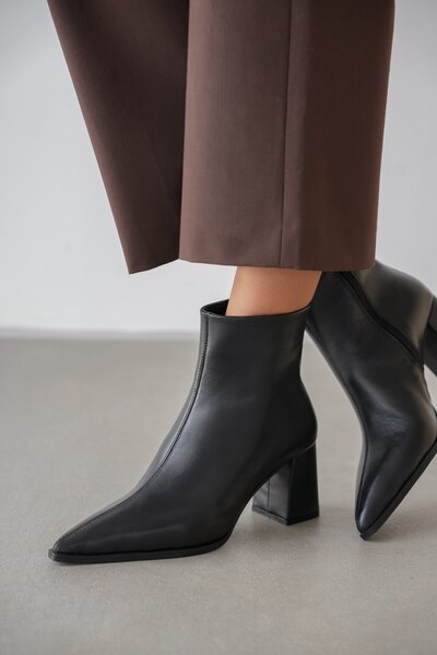 selinshoes Γυναικείες μπότες Elour από γνήσιο δέρμα με φερμουάρ στο πλάι με μυτερή μύτη- ΜΑΥΡΟ