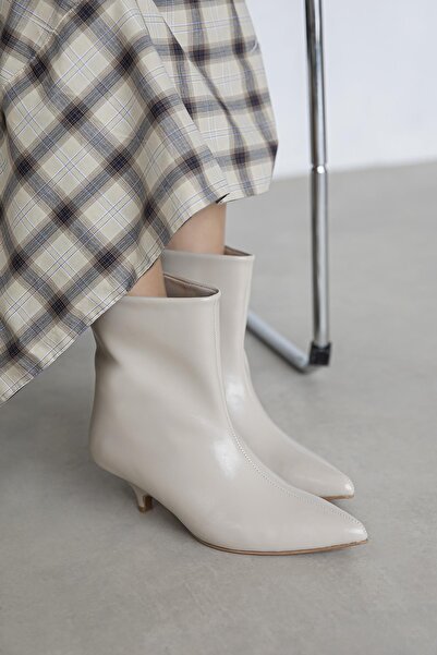 STRASWANS Bella Women's Pino Heel Wrinkled Leather Boots Beige