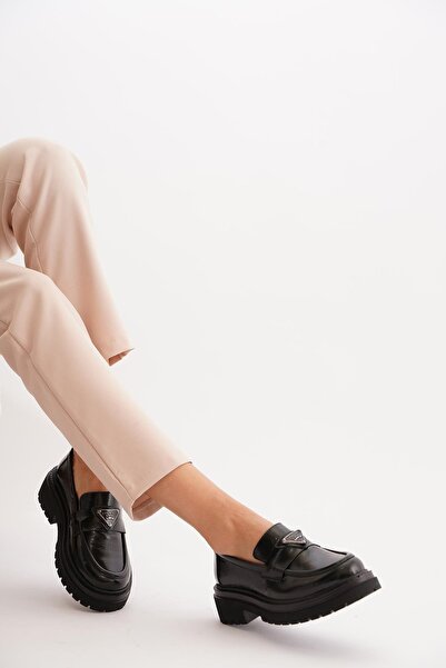 Moda Pie حذاء نسائي من الجلد الطبيعي من Nenlar بإبزيم مثلث، جلد أسود مجعد