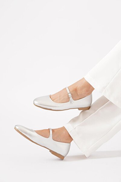 Moda Pie حذاء جيريمي ديوت شيلت للنساء باللون الفضي المعدني