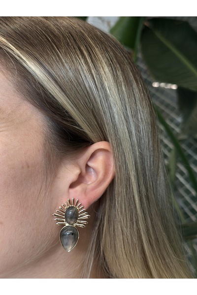 Tasarım Özel Seri Gri Taşlı Gold Küpe