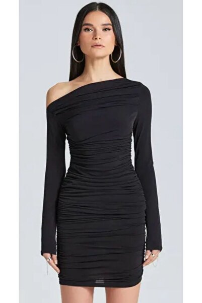 Linich&Co Rochie mini neagră cu mâneci lungi, cu umăr dezactivat