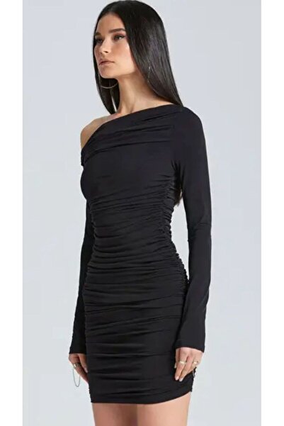 Linich&Co Rochie mini neagră cu mâneci lungi, cu umăr dezactivat