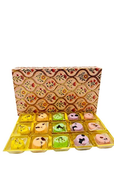 Moments صندوق حلويات هندي ملكي | مأكولات شهية | تجربة ميثاي هندية لا تُنسى