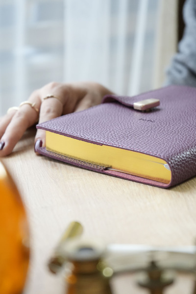 Victoria's Journals Exclusive 2026 Daily Agenda A5 (14X21Cm) Ivory 80Gr. The Inside Can Be Changed.