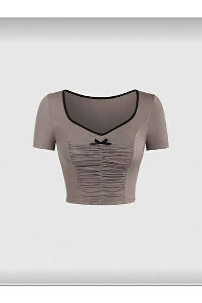 La Saade بلوزة سيلويت كوكيت - بلوزة كوكيت مزينة بفيونكة وتفاصيل مطاطية