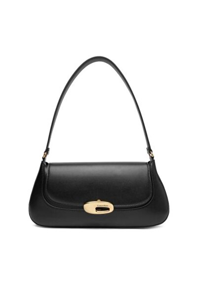 Calvin Klein Γυναικεία τσάντα ώμου με πτερύγιο από μεταλλικό υλικό