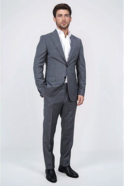 Velvarde بدلة صوف رمادية بياقة مونو ضيقة