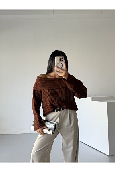 Bracha Madonna Collar Standard Size Comfortable Fit Ribbed Women's Knitwear Sweater