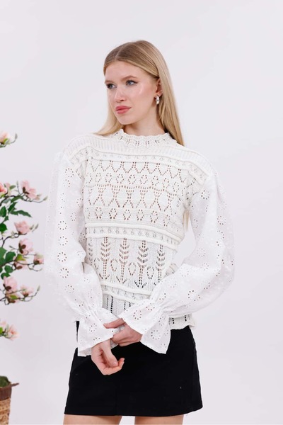 Pulli Collection Fisto Detailed Lace Blouse