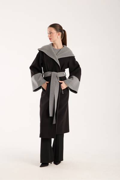ŞEYDA ERTEM SİYAH VE GRİ RENKLİ KAPİŞONLU MANTO