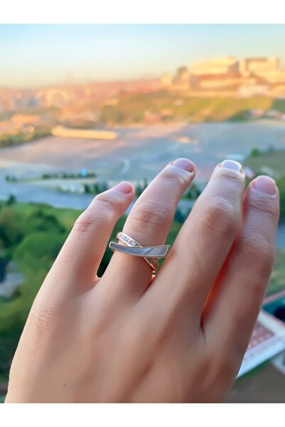 VEGALUXE خاتم بتصميم فولاذي بلون ذهبي قابل للتعديل حسب الحجم للإصبع. لا يسود.