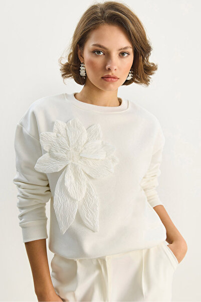 Bianco Lucci Kadın Bisiklet Yaka Çiçek Aksesuarlı Üç İplik Şardonlu Sweatshirt 60601043