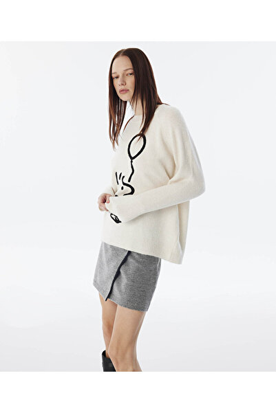 Twist Contrast Embroidered Sweater