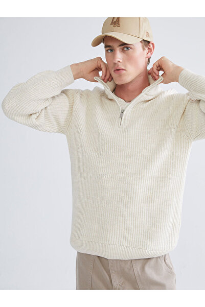 LC Waikiki سترة تريكو رجالية ذات ياقة مستقيمة وسحاب باللون البيج