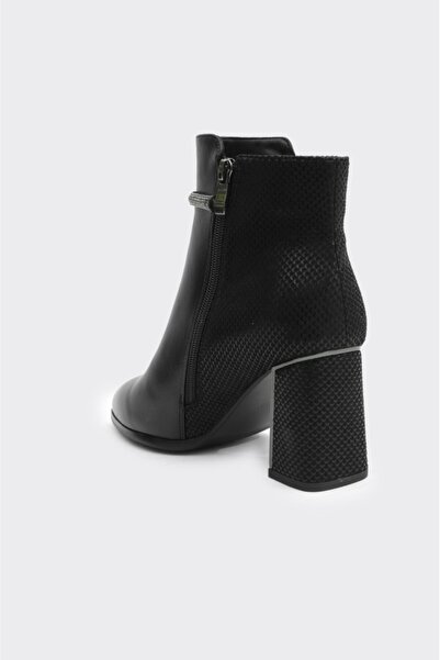 derinet Kalın Topuklu Fermuarlı Taş Aksesuarlı Kadın Bot