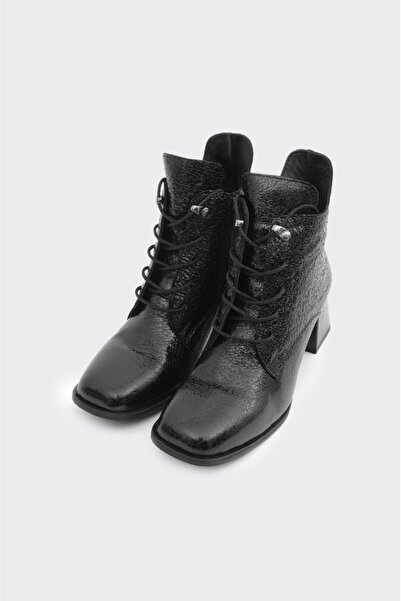 derinet Topuklu Hakiki Deri Fermuarlı Kadın Bot