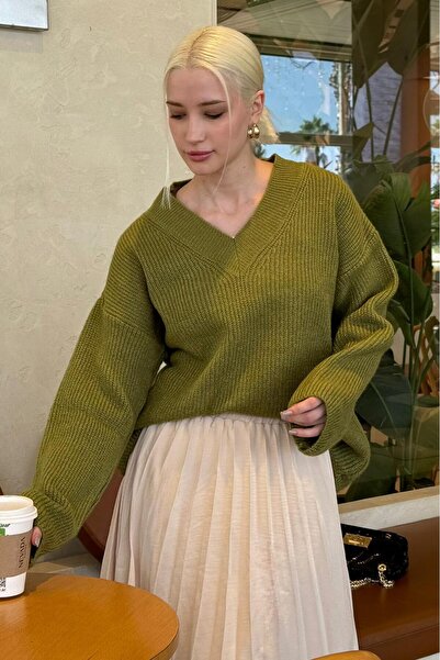 ELBA STİL سترة نسائية تريكو بياقة على شكل حرف V باللون الأخضر الزيتي