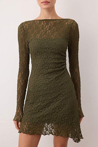 Trendyol Collection Khaki mini/krátké krajkové elastické pletené šaty se zadním dekoltem a asymetrickým detailem TWOSS25EL00903