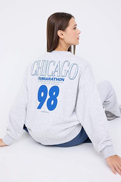 Trendyol Collection Teen Kar Melange Fleece Inside Back and Front Printed Oversize/Wide Cut Knitted Sweatshirt Twoaw26Sw00151