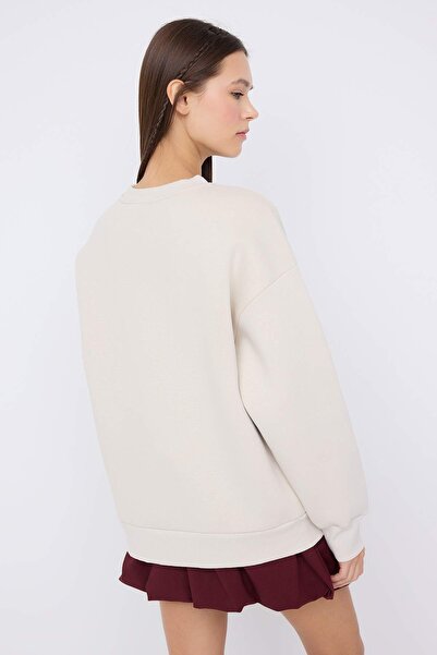 Trendyol Collection Teen Stone Thick Fleece Inside Oversize Wide Cut Pancake Printed Knitted Sweatshirt Twoaw26Sw00156