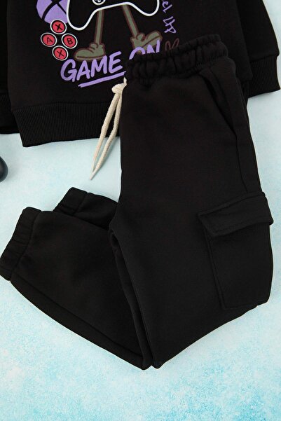 TRENDYOLKIDS Schwarzes bedrucktes Strick-Oberteil und -Unterteil für Jungen – Set TKDAW26AU00057