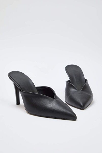 TRENDYOL SHOES Black Closed Toe Mule Women's 8.5 cm Classic Heeled Slippers Takaw26To00017