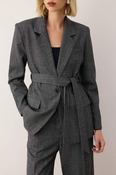 Trendyol Collection EXKLUZIVNÍ speciální kolekce antracitové bundy oversize s páskem TWOAW26BC00049