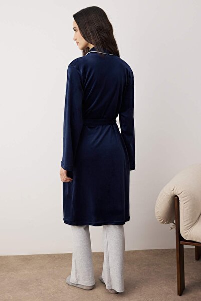 Trendyol Collection Námořnický modrý župan s páskem, manžetami a kapsami, sametový pletený župan THMAW25SB00018
